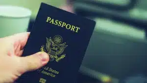 hand holding a US passort