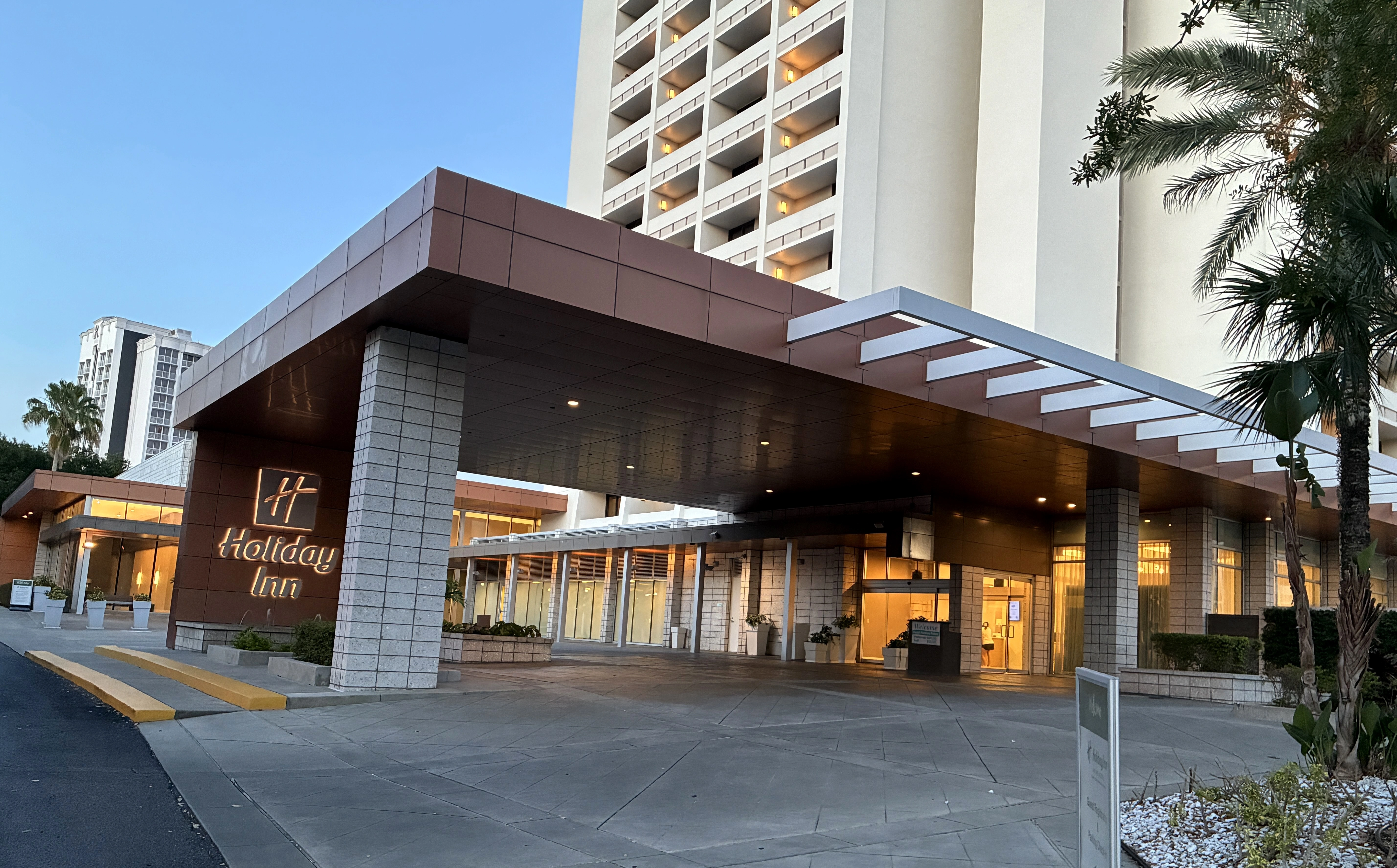 Hotel Review: Holiday Inn Orlando-Disney Springs Area